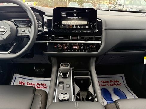 New 2025 Nissan Pathfinder SL image 26