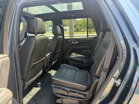 Used 2021 Chevrolet Tahoe Premier w/ Premium Package AWD/4WD image 4