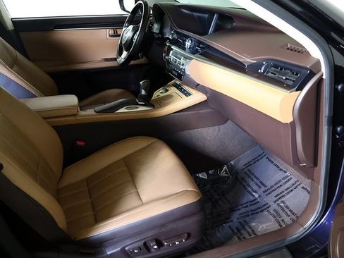 Used 2017 Lexus ES 350 w/ Luxury Package FWD image 32