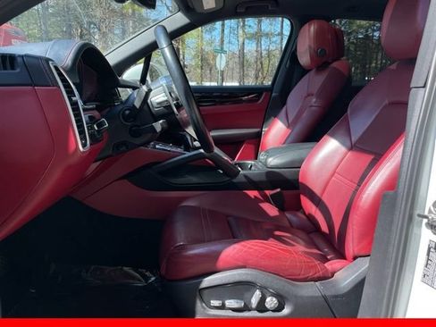 Used 2019 Porsche Cayenne AWD/4WD image 2