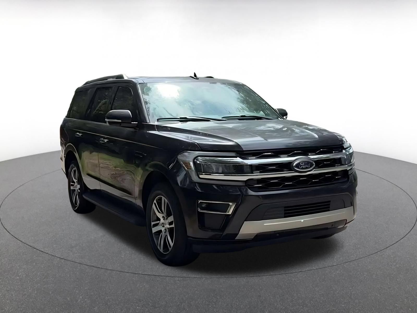 Used 2024 Ford Expedition Limited RWD image 3