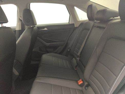 Used 2023 Volkswagen Jetta SE w/ Panoramic Sunroof Package image 18