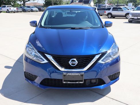Used 2019 Nissan Sentra SV FWD image 2