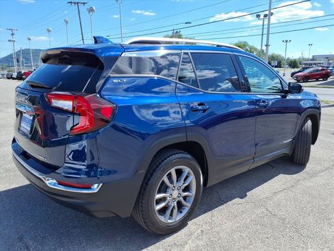Used 2022 GMC Terrain SLT w/ Tech Package AWD/4WD image 4