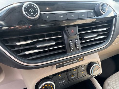 Used 2021 Ford Escape SE image 25