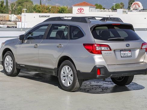 Used 2019 Subaru Outback 2.5i Premium image 7