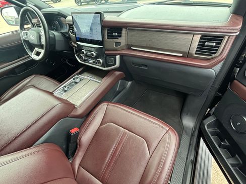Used 2024 Ford Expedition Limited image 31