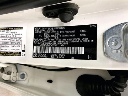 Used 2017 Toyota 4Runner Limited AWD/4WD image 19