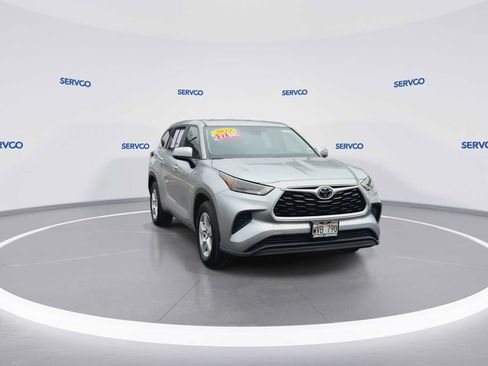 Used 2023 Toyota Highlander L FWD image 2