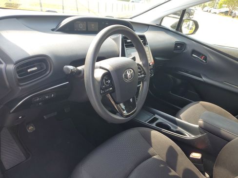 Used 2022 Toyota Prius LE image 18