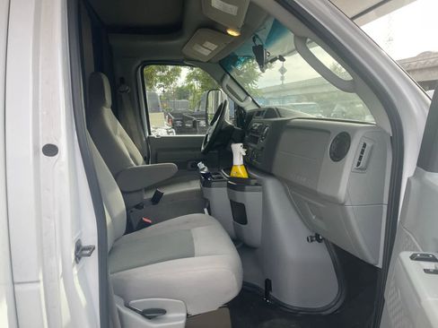 Used 2023 Ford E-450 and Econoline 450 Super Duty w/ Motorhome Prep Package RWD image 3