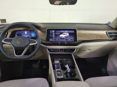 Used 2024 Volkswagen Atlas SE AWD/4WD image 15