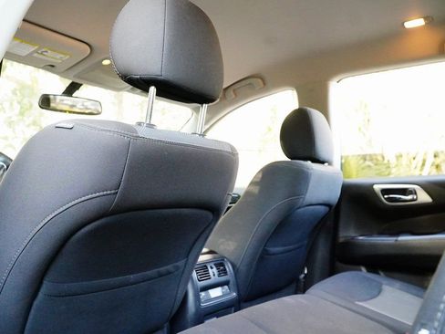Used 2020 Nissan Pathfinder SV AWD/4WD image 31