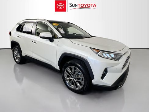 Used 2020 Toyota RAV4 Limited FWD image 1