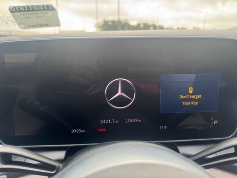 Used 2025 Mercedes-Benz GLC 350e 4MATIC image 18