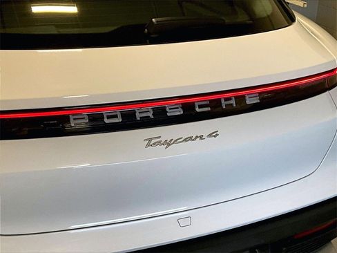 Certified 2022 Porsche Taycan 4 Cross Turismo image 33