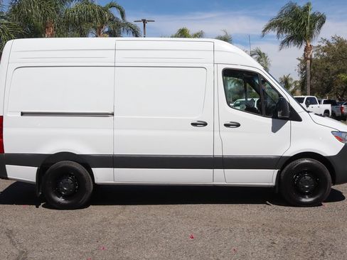 Used 2025 Mercedes-Benz Sprinter 2500 image 10