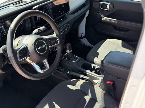 Used 2024 Jeep Wrangler Unlimited Sahara AWD/4WD image 4