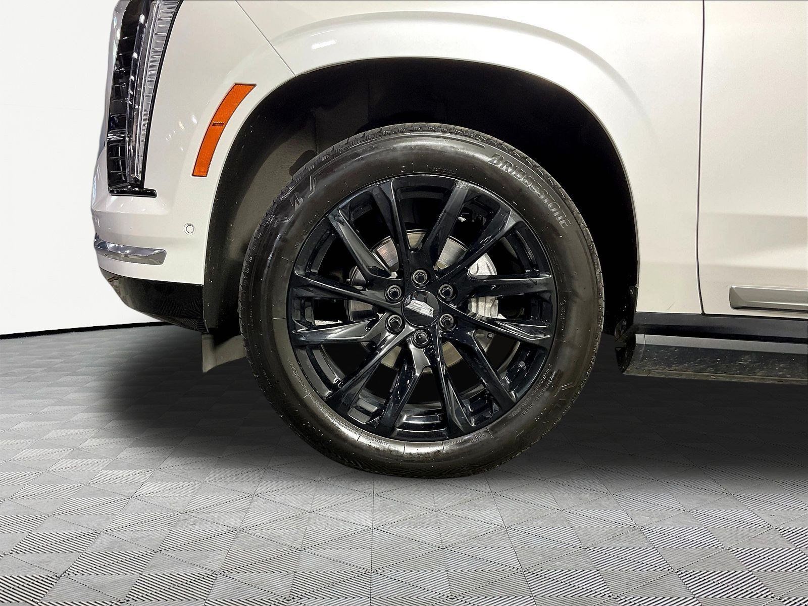Used 2025 Cadillac Escalade ESV Premium Luxury w/ Touring Package AWD/4WD image 34