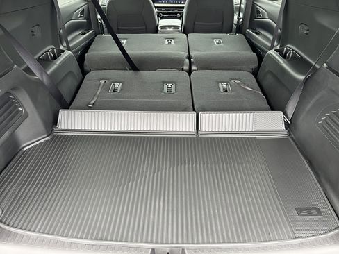 Used 2025 Chevrolet Traverse LT w/ Midnight/Sport Edition image 21