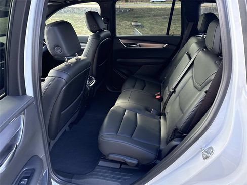 New 2025 Cadillac XT6 Luxury image 17