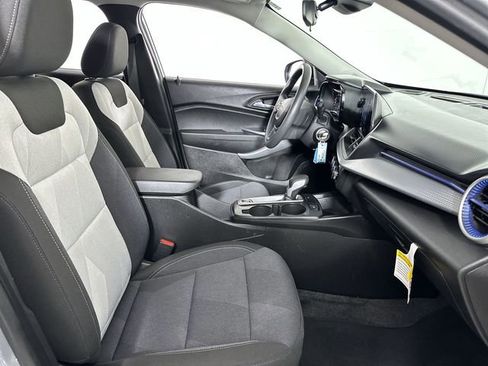 Used 2024 Chevrolet Trax LS FWD image 29