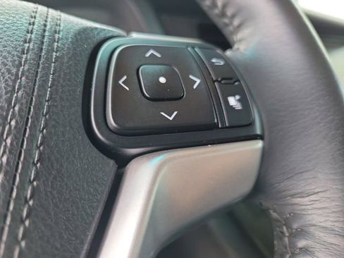 Used 2017 Toyota Sienna SE FWD image 16