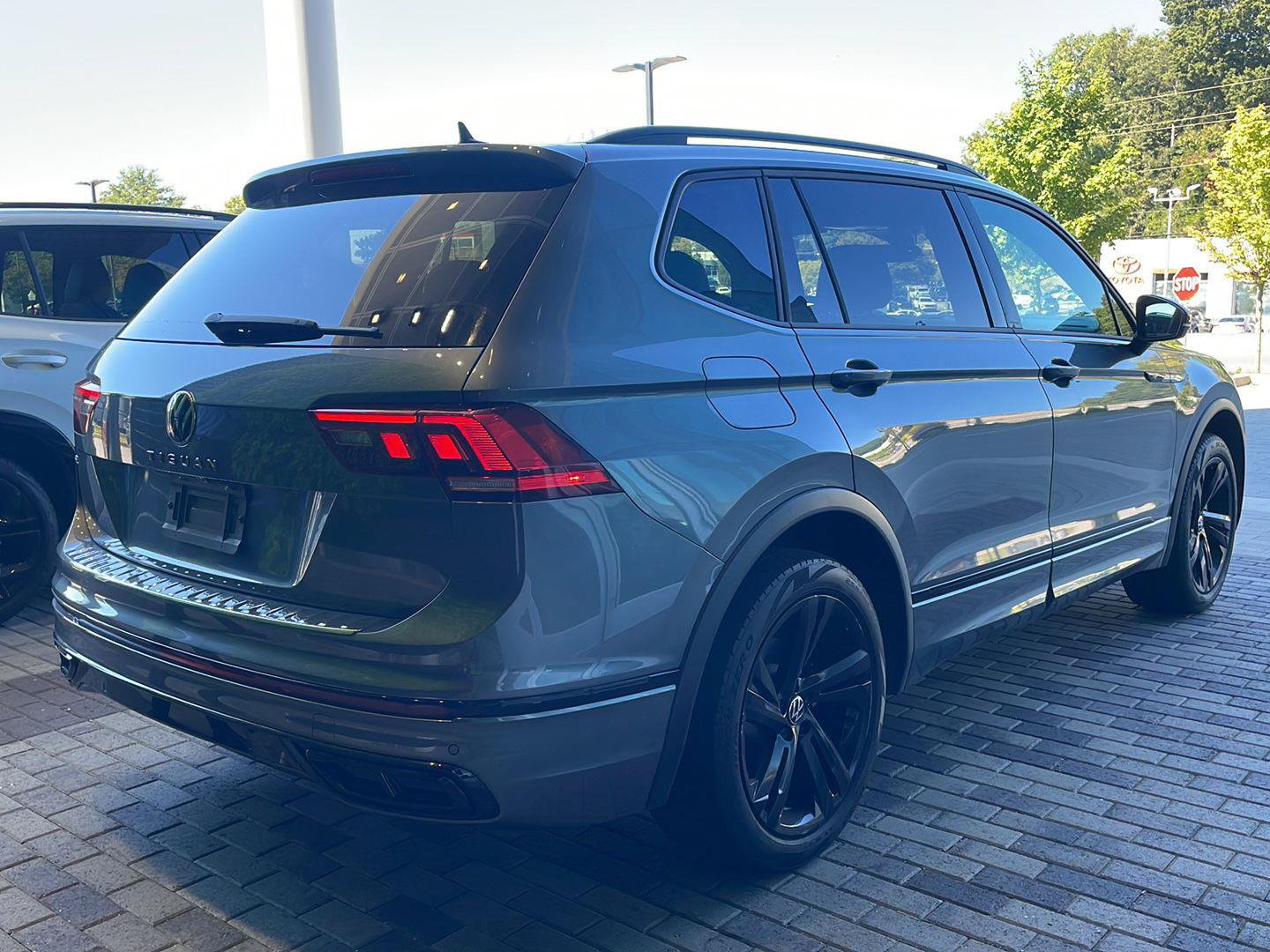 Used 2024 Volkswagen Tiguan SE R-Line FWD image 19