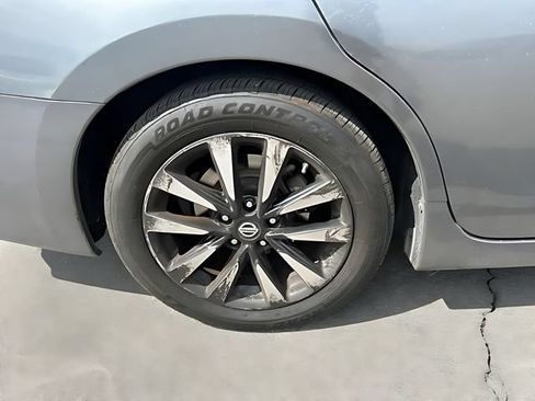 Used 2018 Nissan Altima 2.5 SL FWD image 10