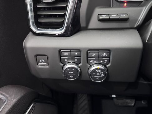 Used 2023 GMC Sierra 1500 Denali w/ Technology Package image 21