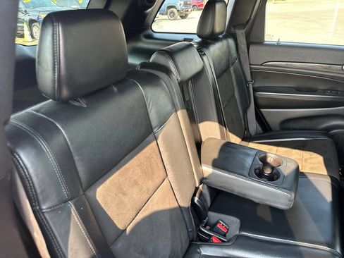 Used 2019 Jeep Grand Cherokee Altitude AWD/4WD image 24