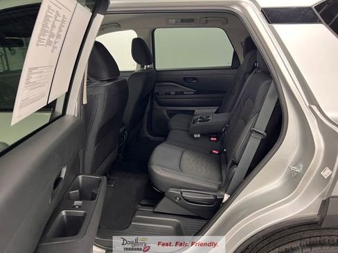 Used 2025 Nissan Pathfinder SV FWD image 34