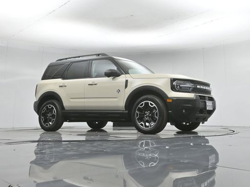 Used 2025 Ford Bronco Sport Outer Banks w/ Outer Banks Tech Package+ AWD/4WD image 4