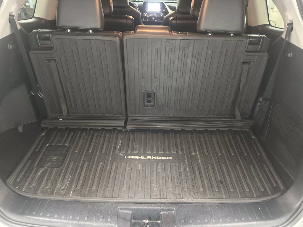 Used 2022 Toyota Highlander XLE FWD image 13