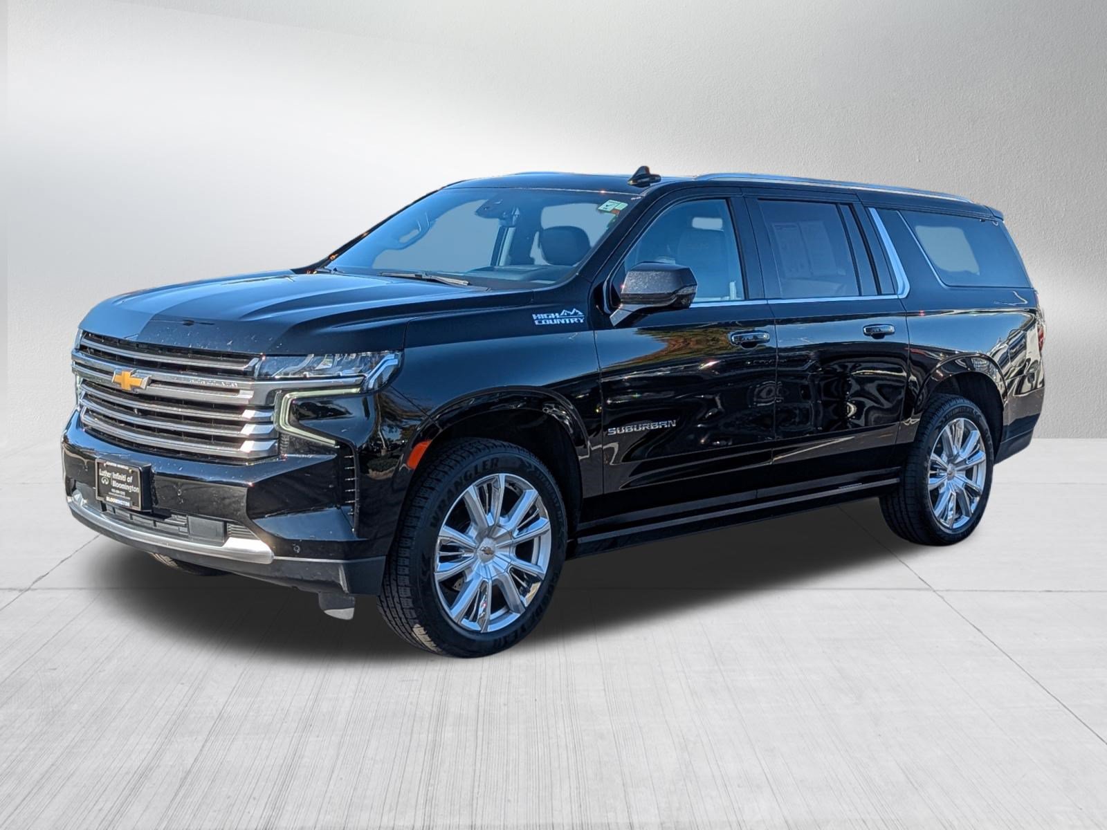 Used 2021 Chevrolet Suburban High Country w/ Premium Package AWD/4WD image 3