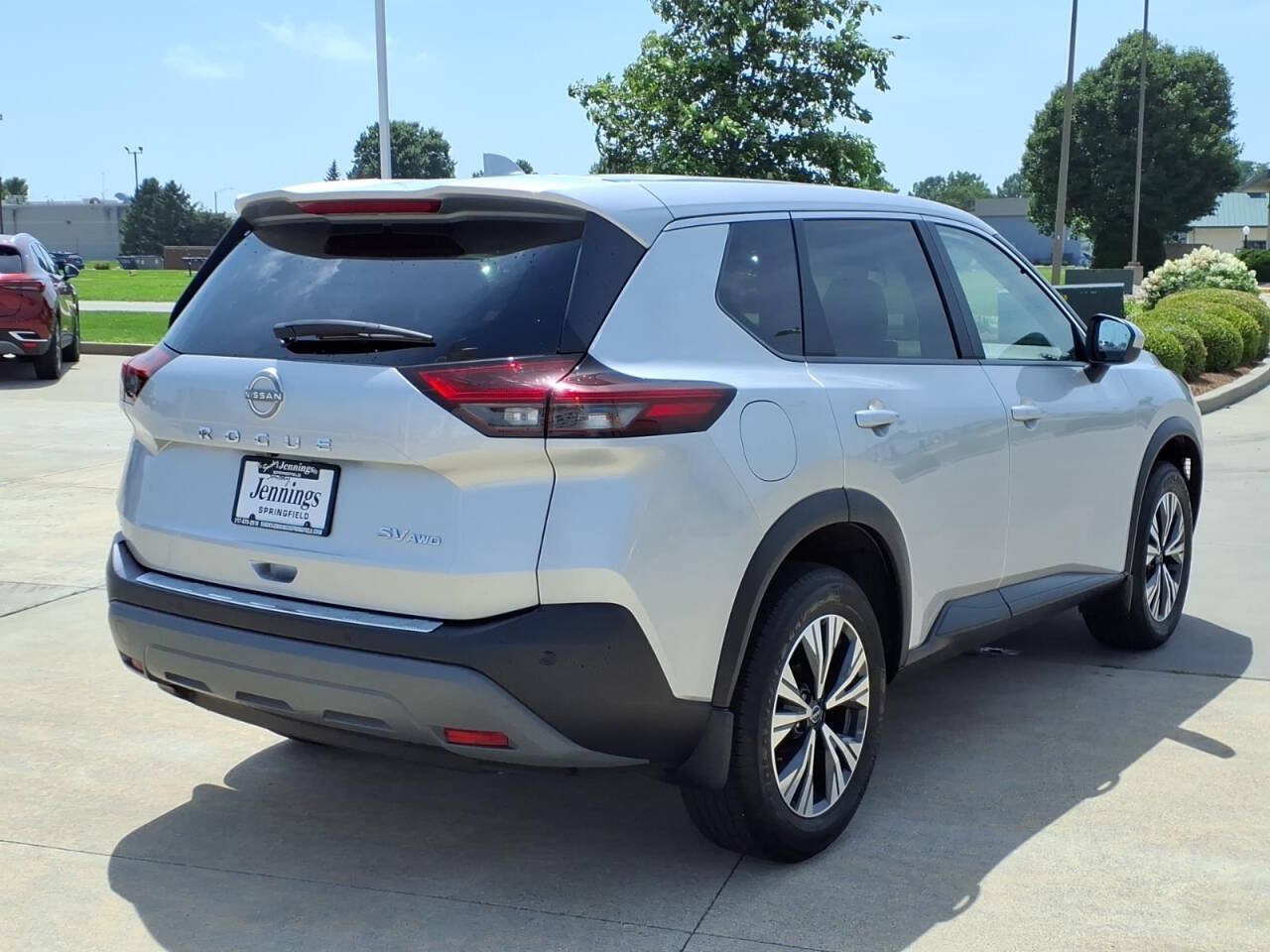 Used 2023 Nissan Rogue SV AWD/4WD image 4