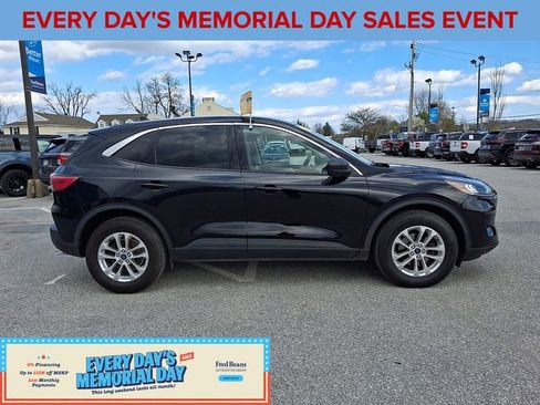 Certified 2022 Ford Escape SE w/ Cold Weather Package AWD/4WD image 12