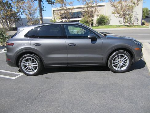 Used 2019 Porsche Cayenne AWD/4WD image 3