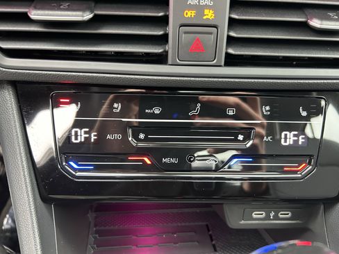 Certified 2025 Volkswagen Jetta SEL image 20