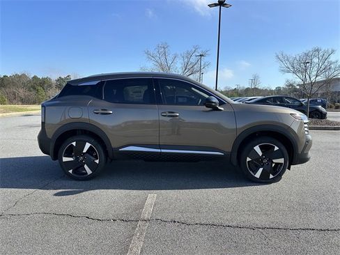 New 2026 Nissan Kicks SR image 9