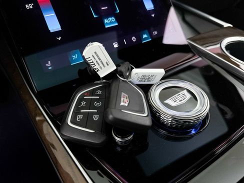 Used 2025 Cadillac Escalade Sport Platinum w/ LPO, ONYX Package AWD/4WD image 31