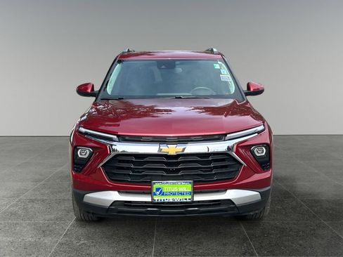 Used 2024 Chevrolet TrailBlazer LT w/ LT Cold Weather Package AWD/4WD image 2