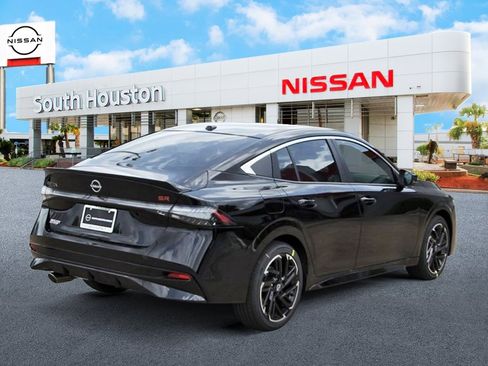 New 2026 Nissan Sentra SR w/ Floor Mat Package FWD image 4