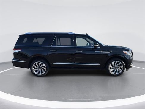 Used 2023 Lincoln Navigator L Reserve image 3