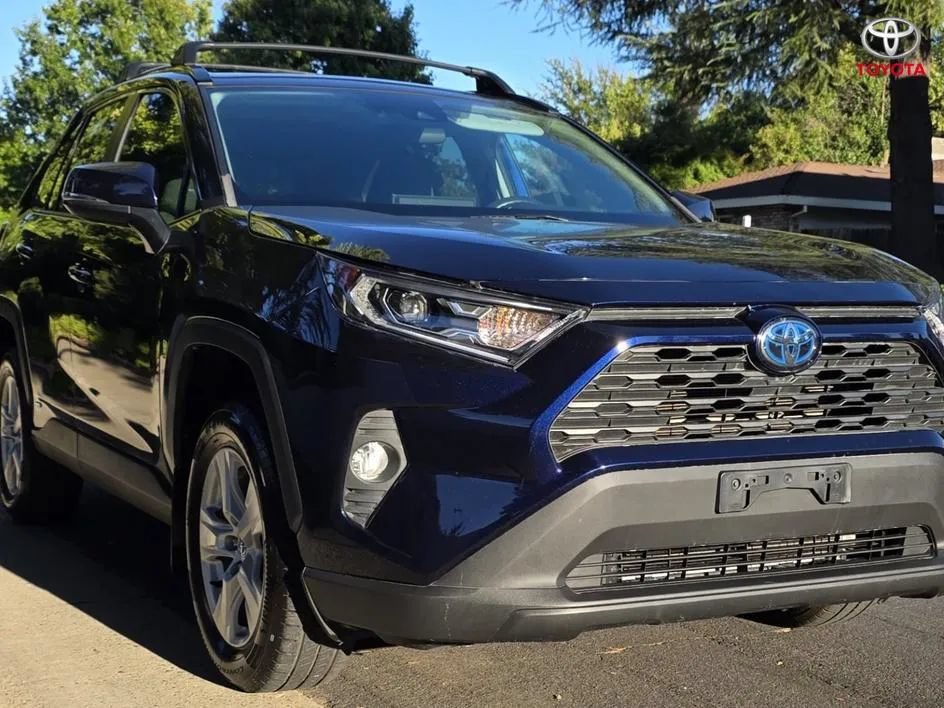 Used 2020 Toyota RAV4 XLE w/ Convenience Package AWD/4WD image 16