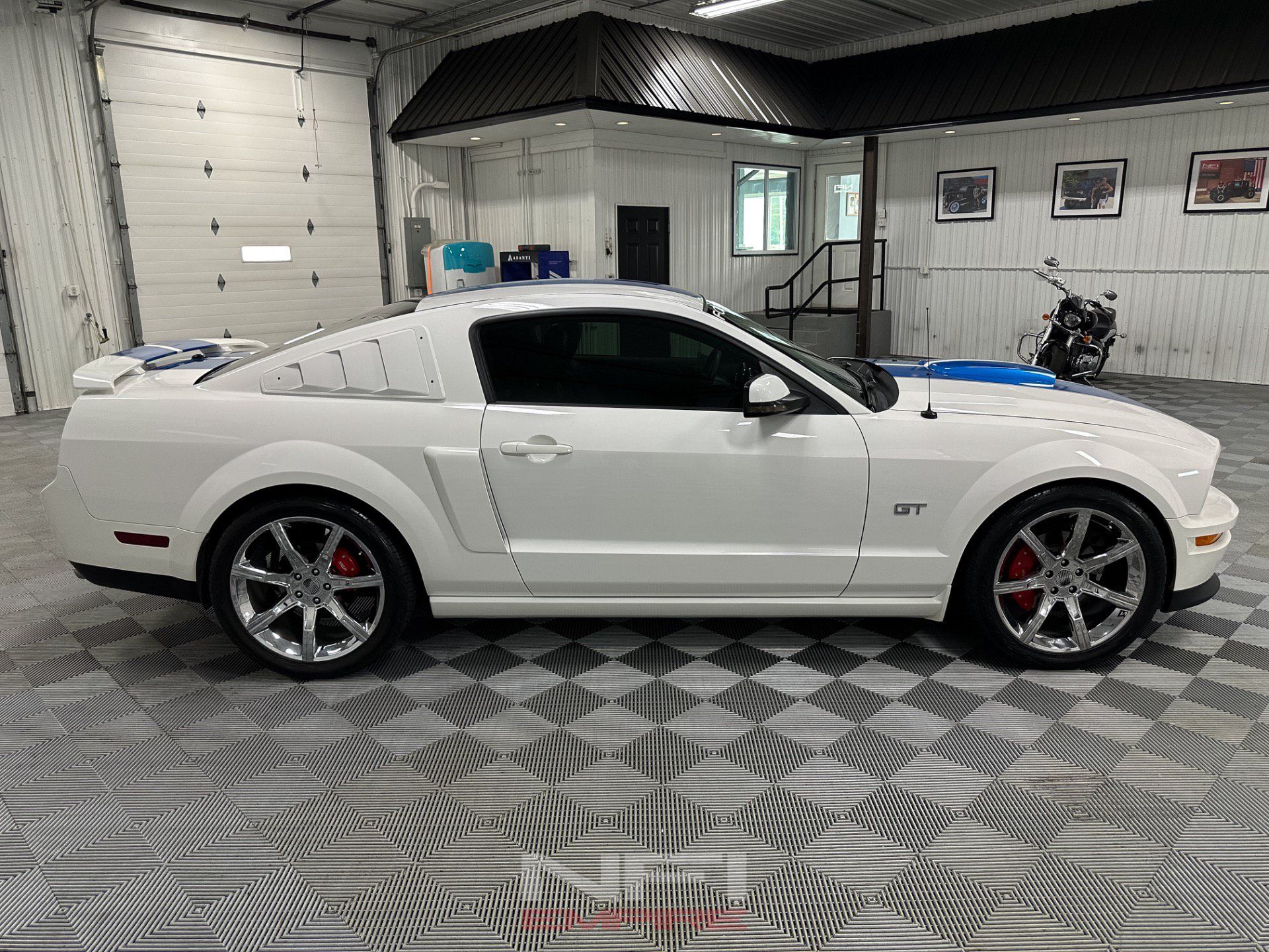 Used 2007 Ford Mustang GT RWD image 7