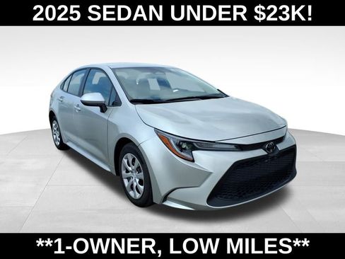 Used 2025 Toyota Corolla LE image 2