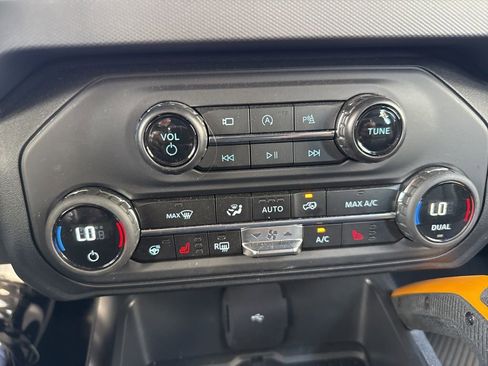 Used 2024 Ford Bronco Badlands image 52