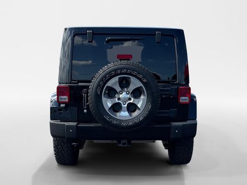 Used 2017 Jeep Wrangler Unlimited Sahara w/ Connectivity Group AWD/4WD image 5