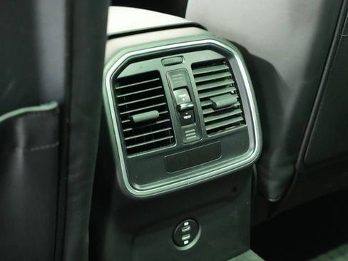 Certified 2021 Porsche Macan image 27